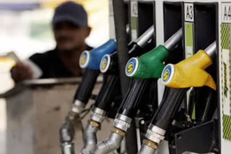 Petrol prices today  diesel prices  fuel prices  Petrol price hike  രാജ്യത്ത് പെട്രോള്‍, ഡീസല്‍ വില മാറ്റമില്ലാതെ തുടരുന്നു  ന്യൂഡല്‍ഹി