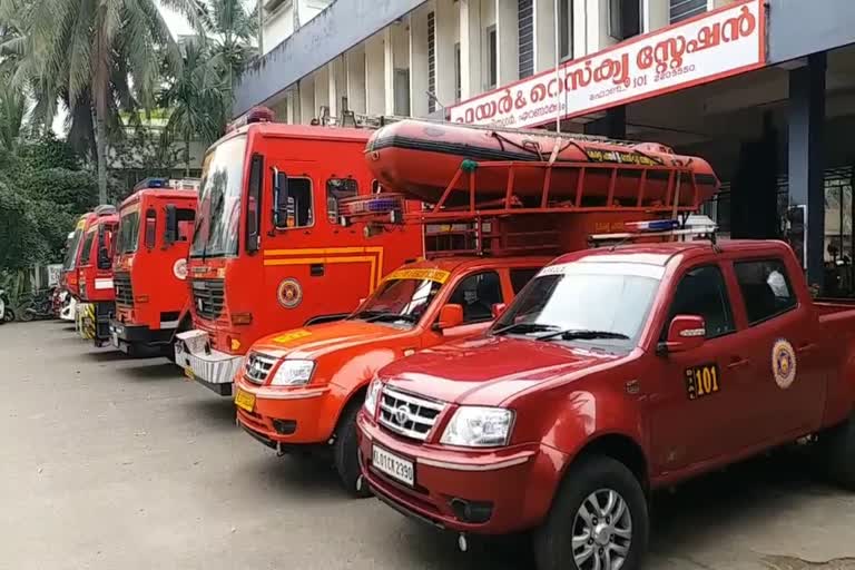 action against ten fireforce official  സംസ്ഥാനത്ത് ആദ്യമായി ശിക്ഷാ നടപടി സ്വീകരിച്ച് ഫയര്‍ഫോഴ്‌സ്  ഫയര്‍ഫോഴ്‌സ്  പത്ത് ഉദ്യോഗസ്ഥർക്കെതിരെ നടപടി  തിരുവനന്തപുരം  fireforce  fireforce latest news  trivandrum