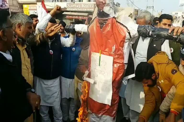 Fatehabad CM Manohar effigy burnt