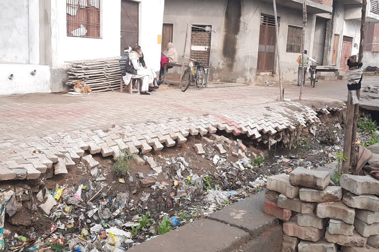 drain wall fell in muradnagar ghaziabad