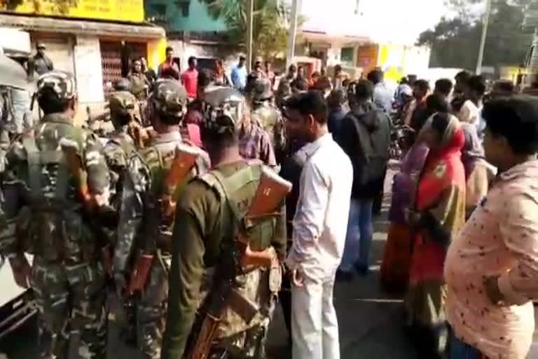 villagers block road when missing man was not found in bokaro