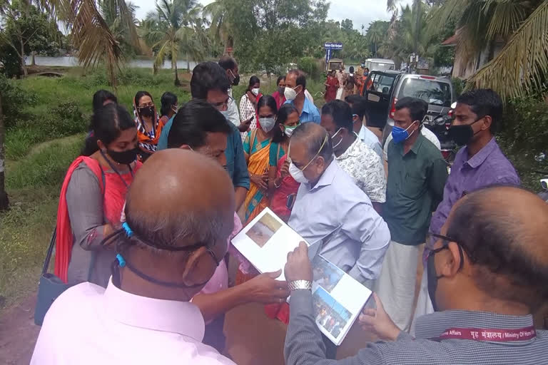 ആലപ്പുഴയിൽ പക്ഷിപ്പനി രോഗബാധിത മേഖലകള്‍ കേന്ദ്ര സംഘം സന്ദര്‍ശിച്ചു  പക്ഷിപ്പനി രോഗബാധിത മേഖല  പക്ഷിപ്പനി  HEALTH TEAM VISITED BIRD FLU REPORTED PLACES  BIRD FLU