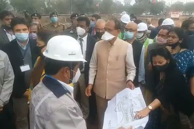 Global skill park  shivraj singh chauhan  Shivraj Singh Chauhan visits global skill park  Shivraj Singh Chauhan warns officials  Shivraj Singh Chauhan issues stern warning  ഗ്ലാബല്‍ സ്കില്‍ പാര്‍ക്ക്  ഗ്ലാബല്‍ സ്കില്‍ പാര്‍ക്ക് നിര്‍മാണം  ശിവരാജ് സിംഗ് ചൗഹാന്‍  ശിവരാജ് സിംഗ് ചൗഹാന്‍റെ സ്വപ്ന പദ്ധതി