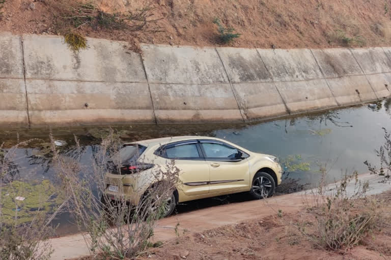 car crashed into the Devadula canal