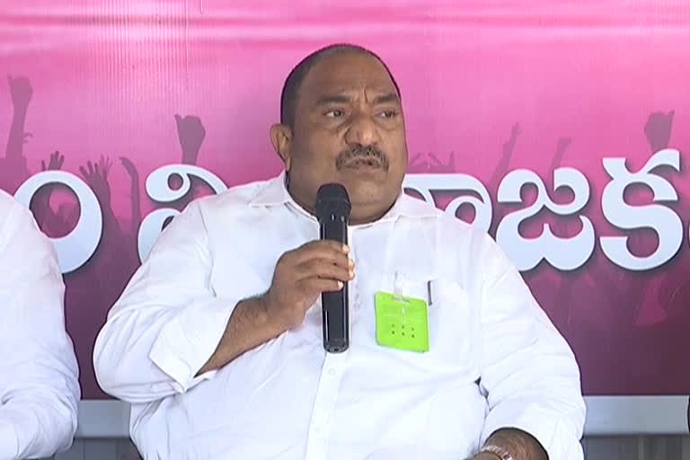 Trs  leaders strongly condemned the remarks made by Bandi Sanjay on CM KCR.