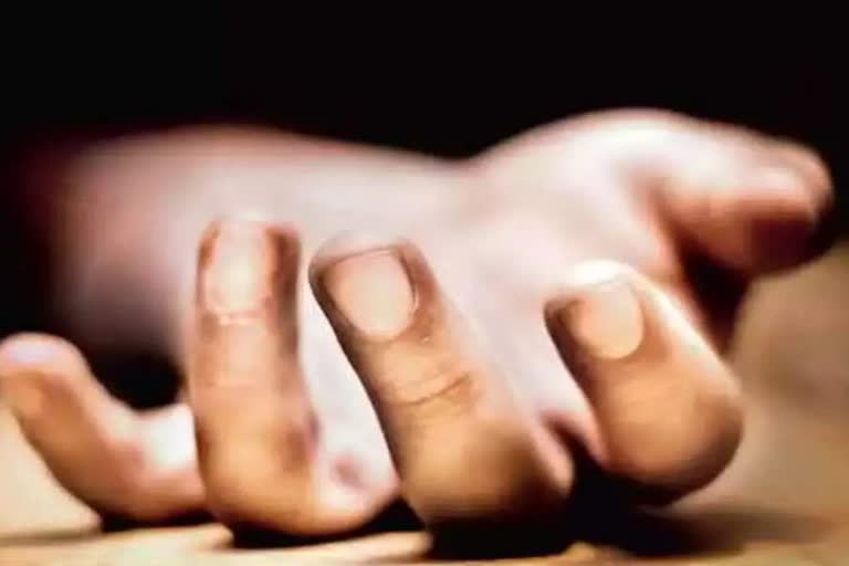 Farmer found dead  UP's Kaushambi  യുപി  കർഷകൻ ആത്മഹത്യ ചെയ്‌തു