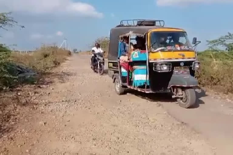 A completely spoiled road Villagers outrage against the authorities