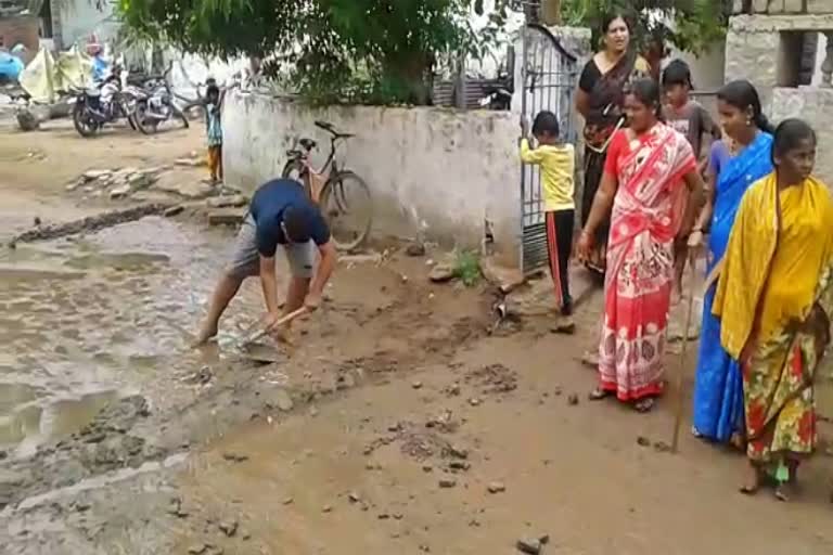 ರಸ್ತೆ ಹಾಳು ಮಾಡಿ ನಾಪತ್ತೆಯಾದ ಗುತ್ತಿಗೆದಾರ