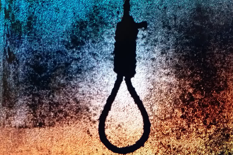 hanging bodies of an elderly couple were recovered in Konnagar