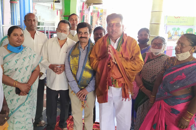 The Chief Justice of the District Court visited the Vinayaka Temple