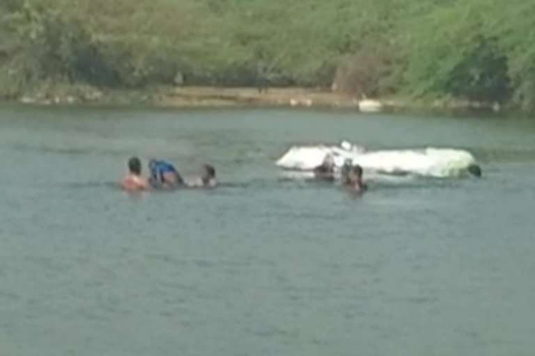 boy swimming in Tammileru river and accidentally felldown in to water