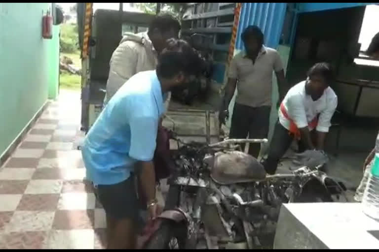 Unidentified persons set fire to two-wheelers inside the house