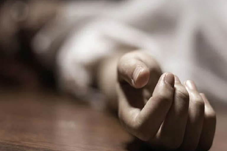 maid dead body found hanging in akshardham apartment dwarka