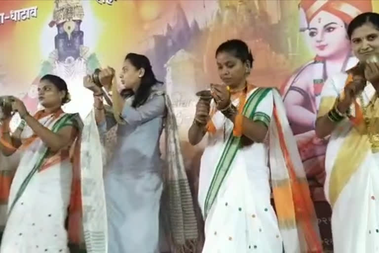 Minister Aditi Tatkare held a rhythm on Mridunga in the kirtan