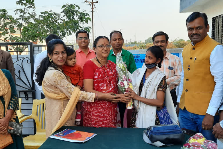 Bhusaval residents welcome Pakistan returned girl- Geeta