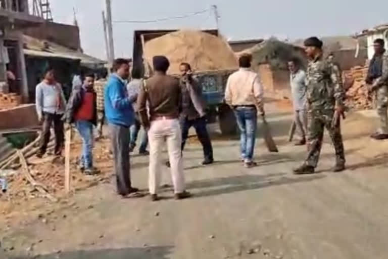 sand mafia beat two policemen in dumka