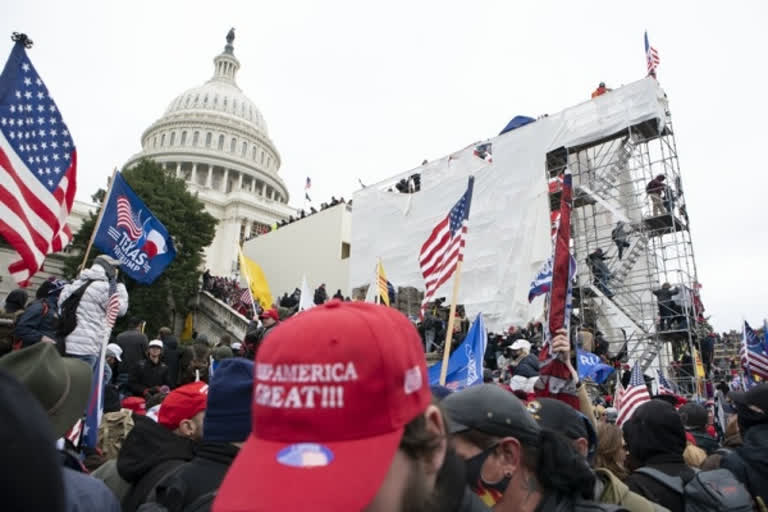 Capitol police overrun, left naked against