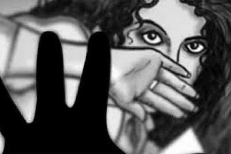 महिला से दुष्कर्म rape with women