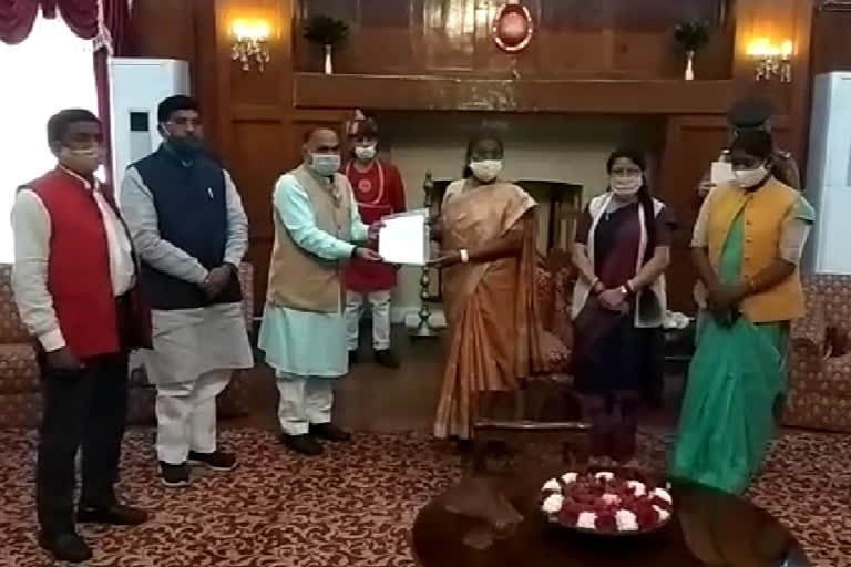 BJP delegation met governor Draupadi Murmu in ranchi