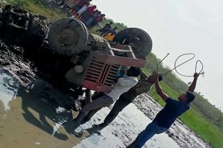 tractor-driver-dead-while-plowing-the-farm-at-duppalli-village-in-yadadri-bhuvanagiri