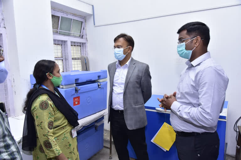 Municipality administrator Gaurav Gupta inspected the vaccine center