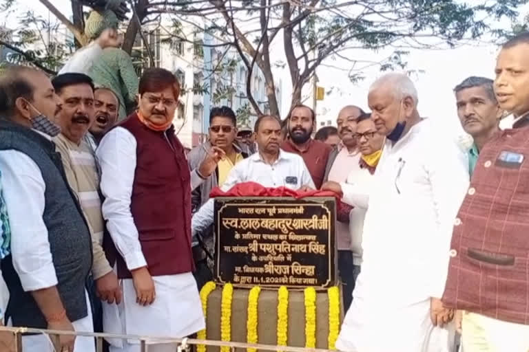 Foundation stone for statue of former Prime Minister Lal Bahadur Shastri laid in Dhanbad