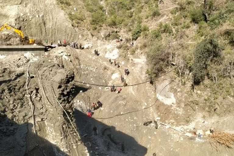 jammu-srinagar-national-highway-closed-for-traffic-following-landslides