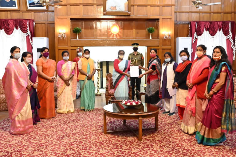 BJP Mahila Morcha delegation met Governor in ranchi