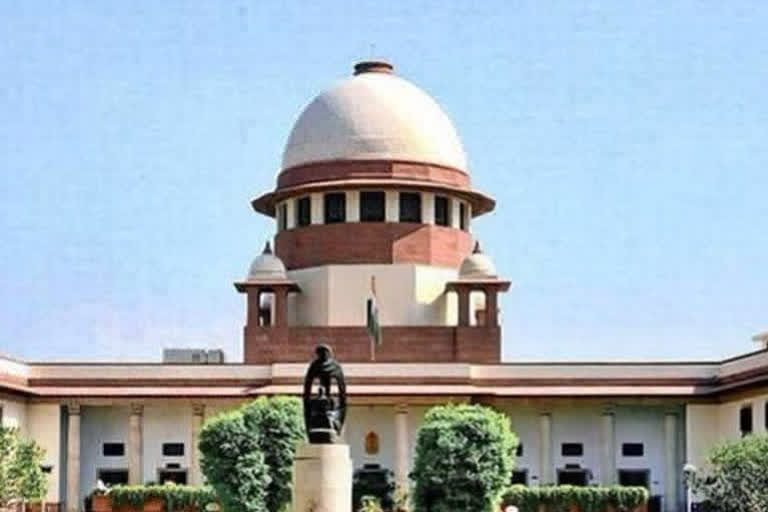 Centre moves SC against proposed farmers  tractor rally on Republic Day in Delhi  latest news on farmers protest  celebrations of the Republic Day  Centre moves SC against proposed farmers' tractor rally on Republic Day in Delhi  റിപ്പബ്ലിക് ദിനത്തില്‍ കര്‍ഷകരുടെ റാലി തടയണമെന്ന് കേന്ദ്രം; സുപ്രീംകോടതി ഇടക്കാല ഉത്തരവ് ഇന്ന്  റിപ്പബ്ലിക് ദിനത്തില്‍ കര്‍ഷകരുടെ റാലി തടയണമെന്ന് കേന്ദ്രം  സുപ്രീംകോടതി ഇടക്കാല ഉത്തരവ് ഇന്ന്  സുപ്രീംകോടതി  റിപ്പബ്ലിക് ദിനത്തിലെ കര്‍ഷകരുടെ ട്രാക്ടര്‍ റാലി തടയണമെന്ന് കേന്ദ്രത്തോട് സുപ്രീംകോടതി