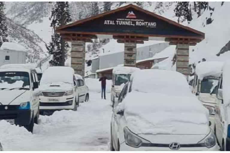 driver inform to administration before to pass rohtang tunnel