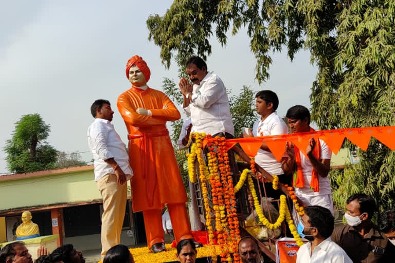 wardhannapet mla aaroori ramesh inaugurate swami vivekananda statue in warangal rural district