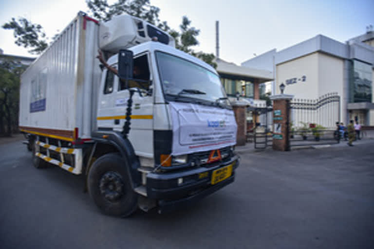 First flight with COVID-19 vaccines lands in Delhi from Pune  കൊവിഷീൽഡ് വാക്‌സിനുമായുള്ള ആദ്യ വിമാനം ഡൽഹിയിൽ എത്തി  കൊവിഷീൽഡ്  ആദ്യ വിമാനം ഡൽഹിയിൽ എത്തി  കൊവിഡ് വാക്‌സിൻ  COVID-19 vaccines  First flight