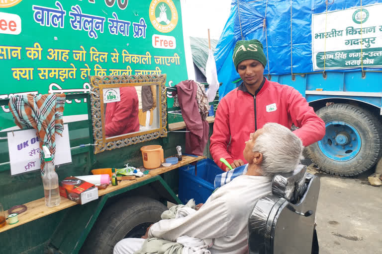 Shahnawaz of Uttarakhand shaving farmers