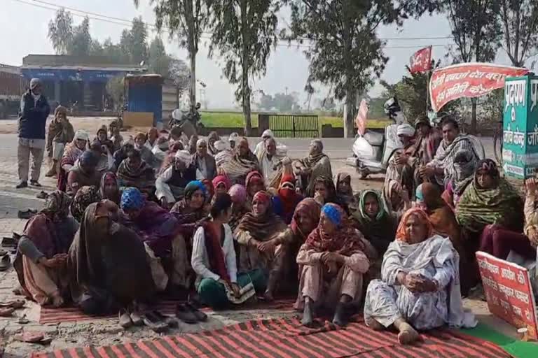 reliance petrol pump farmers protest
