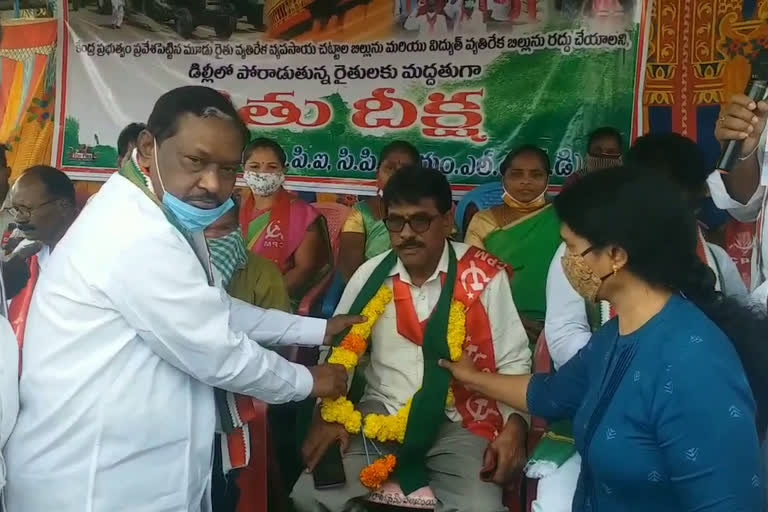 all party leaders Riley fasting initiation at bhadrachalam in the presence of mla veeraiah