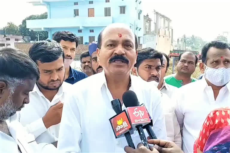 ex mla chintha prabhakar praises cm kcr on state development