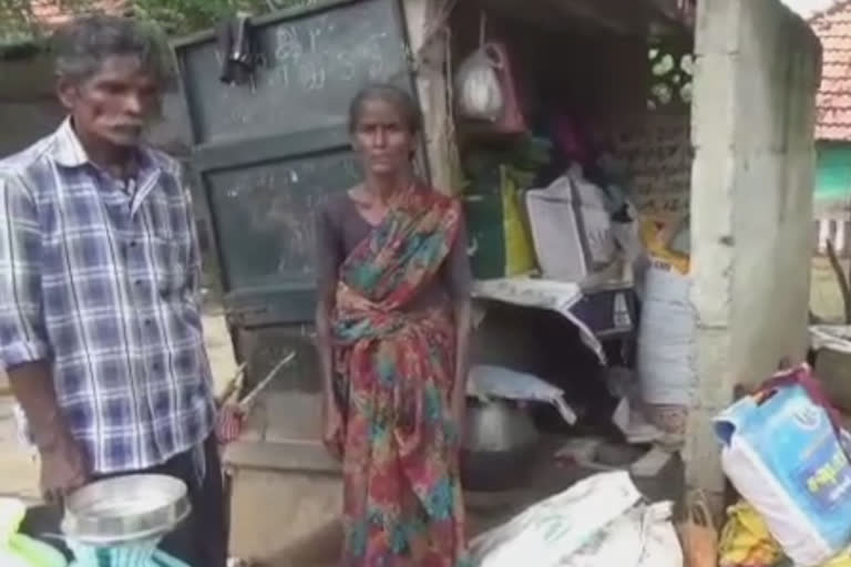 couples living in toilet