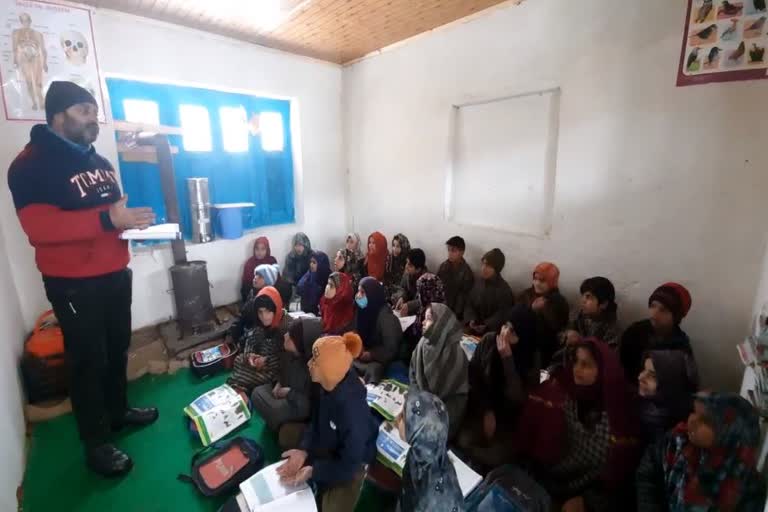 21 rashtriya rifles starts free winter coaching classes in rajwar of kupwara