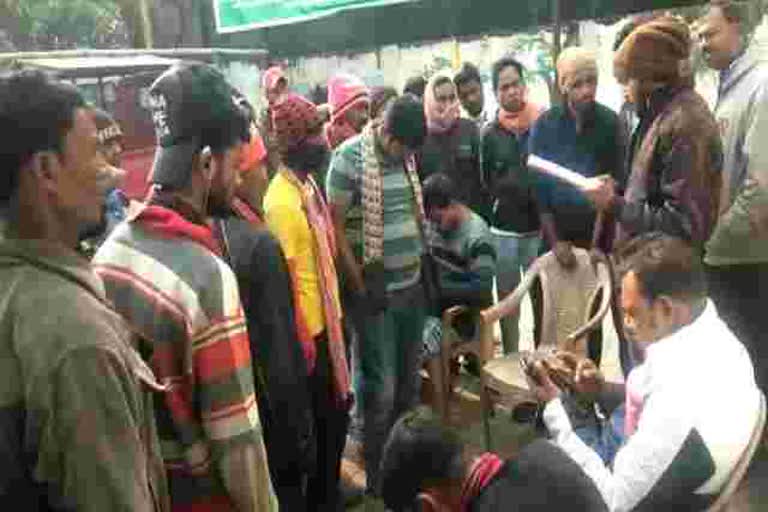 pioneer-company-workers-stopped-work-in-dhanbad