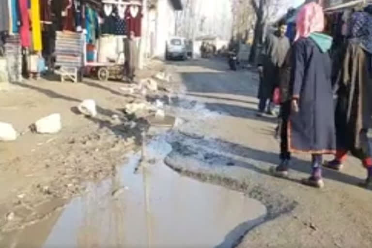 people suffer very badly due to traffic jams in ganderbal