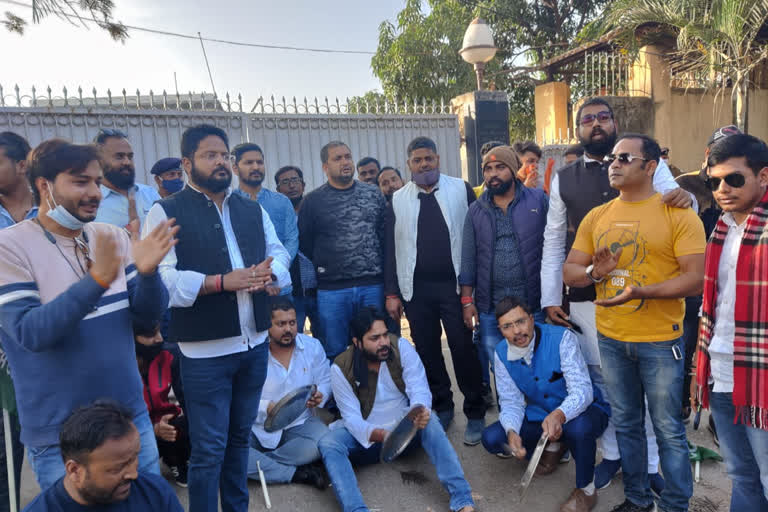 Youth Congress protests outside residence of Union Minister Arjun Munda in ranchi