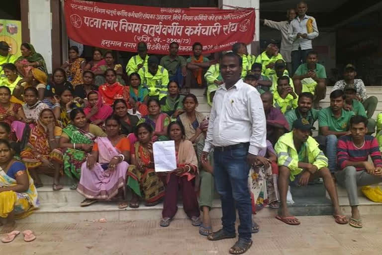 Municipal sanitation workers strike in patna