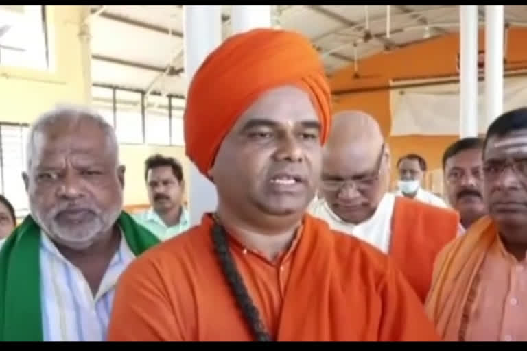 Dingaleshwar Swamiji of the Balehosur matt