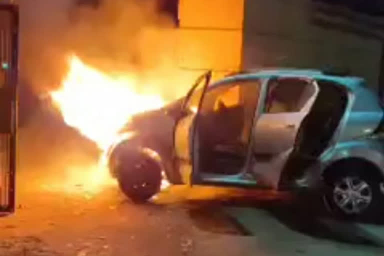 fire in car in ranchi