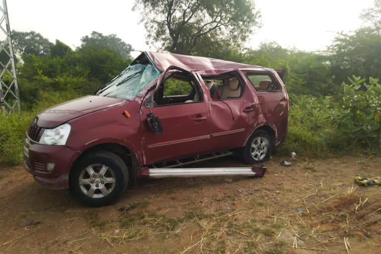 car accident two persons died and six persons injured in kadapa district