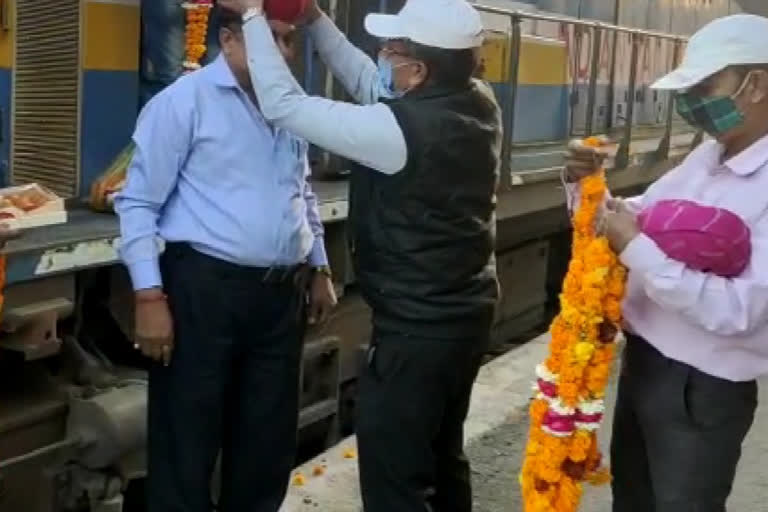 मारवाड़ स्टेशन पहुंची दिल्ली मेल, Delhi Mail reached Marwar station