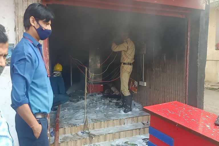 fire-in-hotel-khana-khajana-in-nehru-nagar-of-bhilai