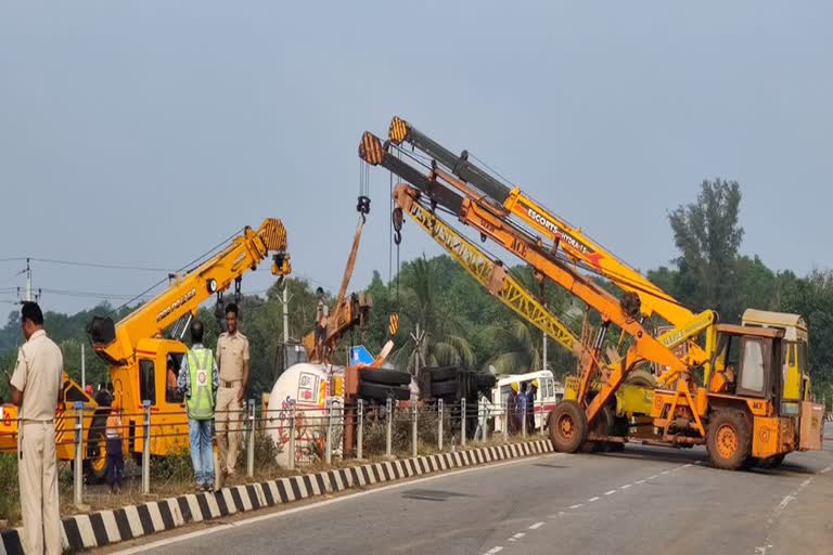 3 accidents in chhatrapur one place one died and 5 injured