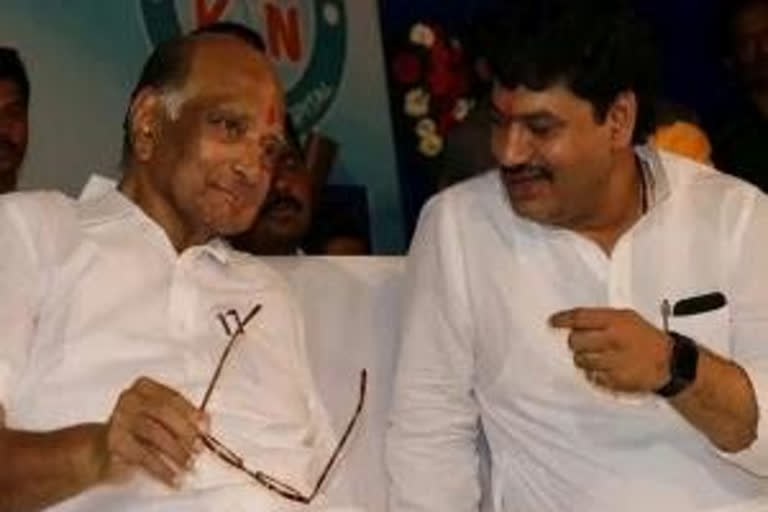 Minister Dhananjay Munde called on Sharad Pawar at his residence