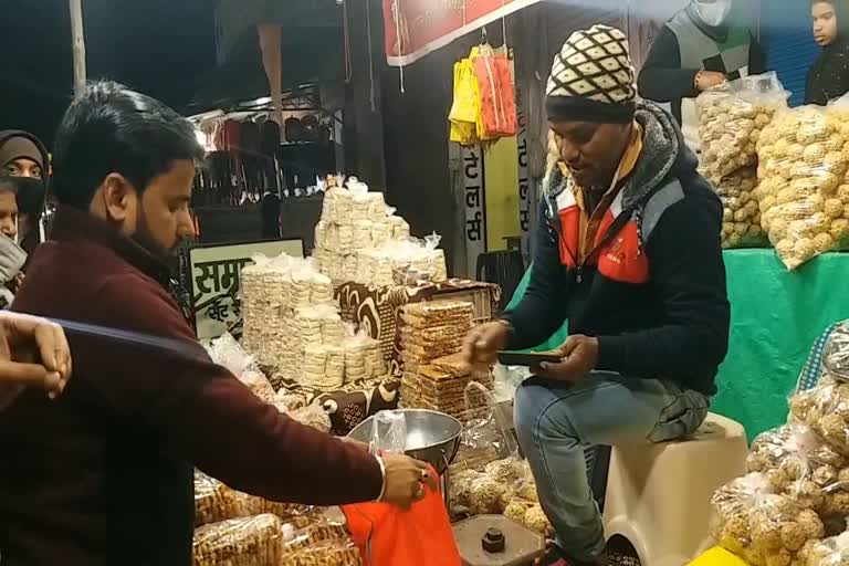 crowd-gathered-in-market-on-occasion-of-makar-sankranti